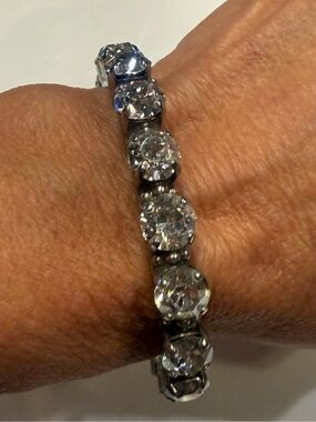 Sorrelli Riveting Romance Antique Silver White Opal Swarovski Crystals